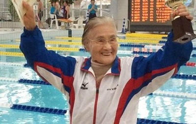 100-річна японка встановила рекорд із плавання