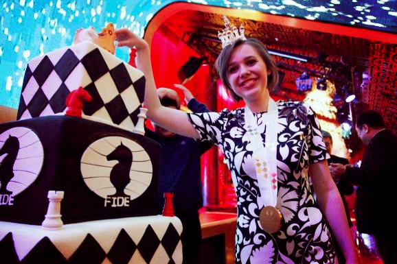 Як українці вручали світову шахову корону, золоту медаль і кубок (ФОТО)
