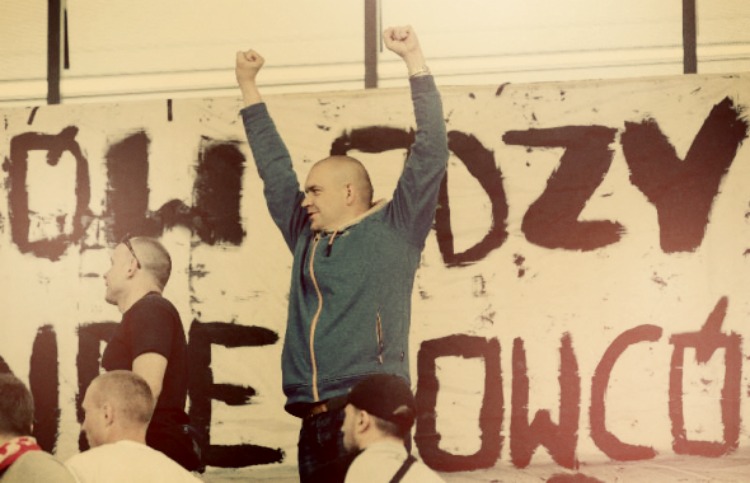 “Львів повернемо, бандерівців вб’ємо”, – польські фанати влаштували провокацію на матчі (фото)