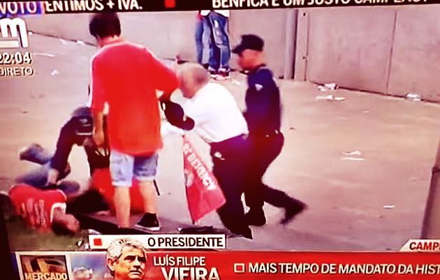 Як португальська поліція ледь не вбила фаната на очах у його дитини (ВІДЕО)