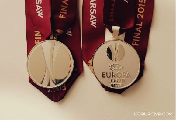 Як виглядають медалі, які “Дніпро” отримав у Лізі Європи (ФОТО)