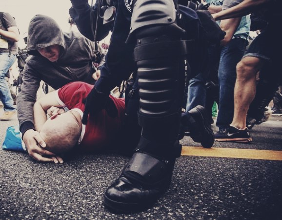 В Польше на футбольном матче полиция убила болельщика (ВИДЕО)