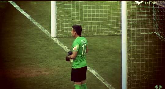Китайський воротар пропустив гол поки пив воду (відео)
