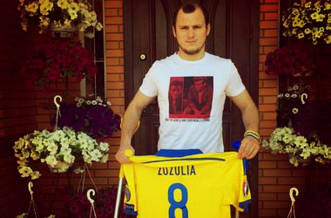 Форвард сборной Украины продает футболку ради воинов АТО (ФОТО)