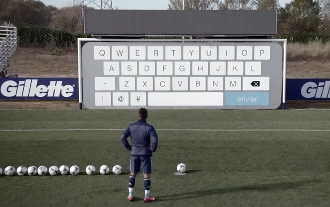 Футболіст набив твіти за допомогою м’яча і величезної клавіатури (ВІДЕО)