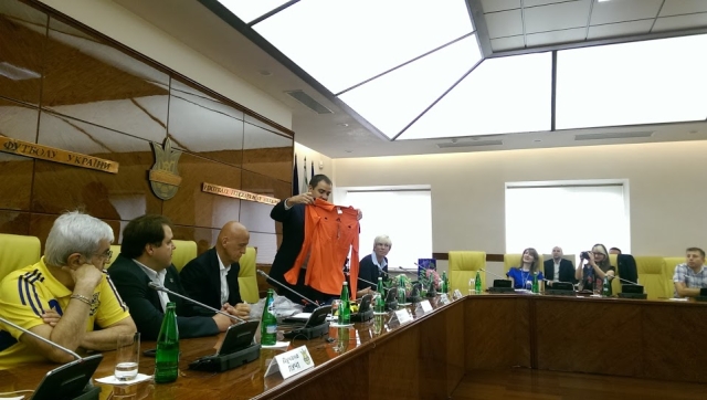 Павелко презентував нову форму українських арбітрів (ФОТО)