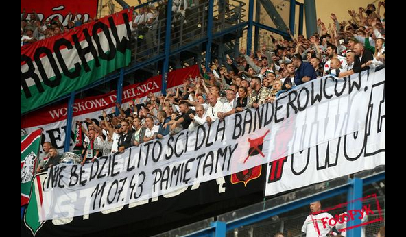 На Суперкубку Польщі фанати вивісили банери: Не пошкодуємо бандерівців (ФОТО)
