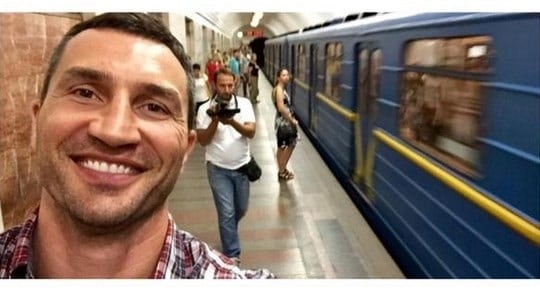 “Это было круто!” Владимир Кличко проехался в метро (ЯРКИЕ ФОТО)