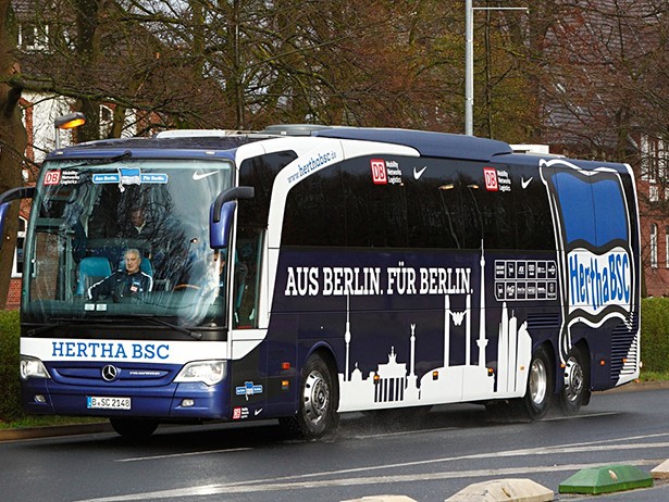 В Германии обстреляли автобус футбольного клуба