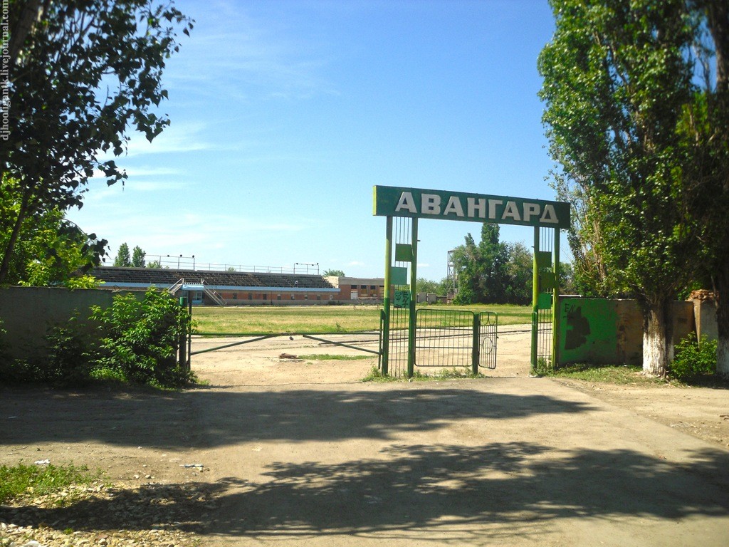 Стадион в Луганске, где будут играть сборные “ЛНР” и “ДНР” (Фото)