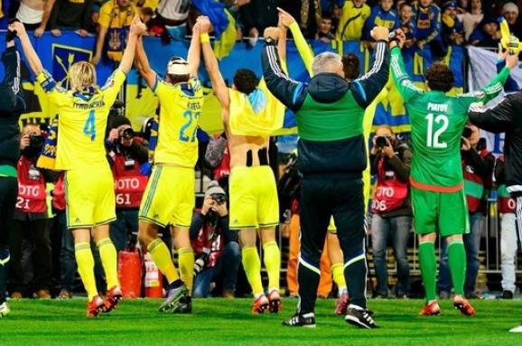 Як гравці збірної України несамовито раділи виходу на Євро-2016 (ФОТО)