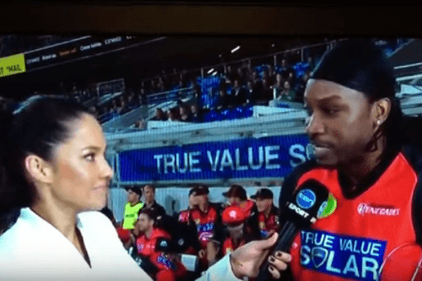 Мережу підірвало відео : гравця в крикет крупно оштрафували за флірт з журналісткою в прямому ефірі (ВІДЕО)
