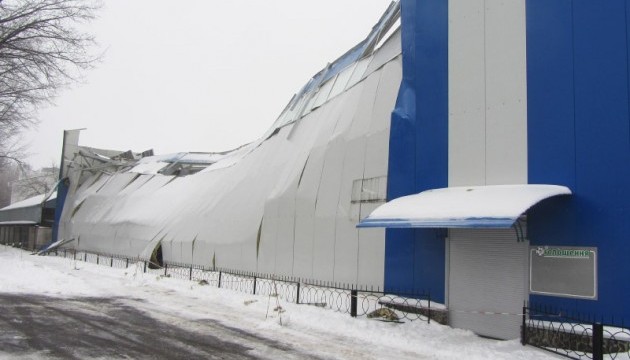 Як у Полтаві сніг обвалив дах спорткомплексу (+ФОТО, ВІДЕО)