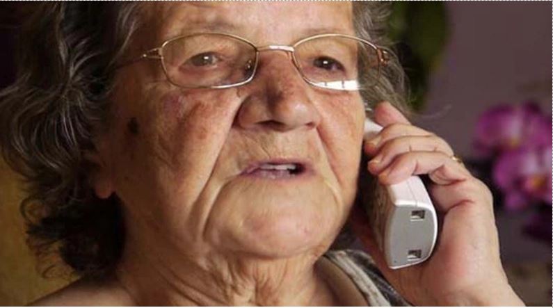 На її телефон подзвонив самогубець. Реакція бабусі виявилася несподіваною ..