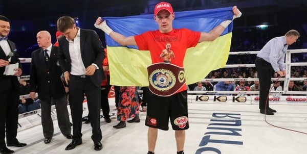 Украинец Малиновский победил Берчука и стал чемпионом Европы в своем весе