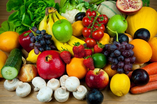 Ученые назвали 12 самых загрязненных пестицидами и 12 самых чистых фруктов и овощей