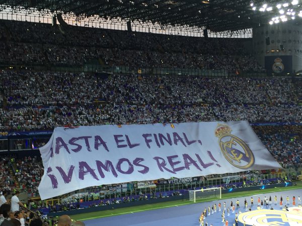Як фанати “Реала” та “Атлетіко” влаштували крутий “перфоманс” на “Сан-Сіро”