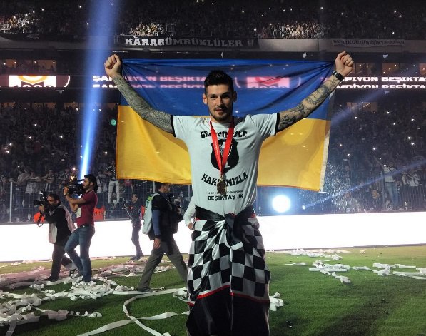 Як Бойко з українським прапором святкував чемпіонство в Туреччині