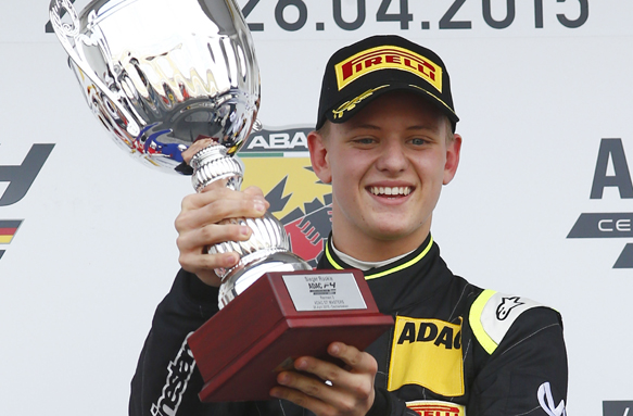 У Формулі-4 син Шумахера виграв дві останні гонки