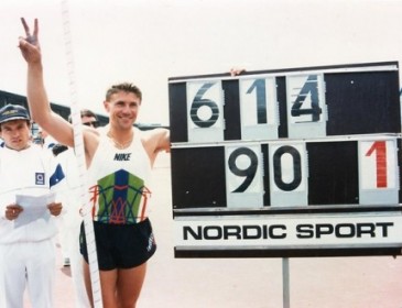 Двадцять два роки тому С.Бубка встановив світовий рекорд у стрибках з жердиною