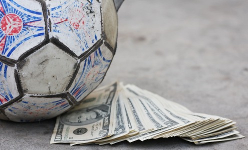 Футболістам Динамо зменшать зарплату