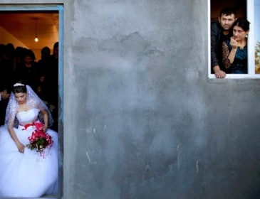 Фотограф показала, як у Грузії видають заміж неповнолітніх дівчат (ФОТО)