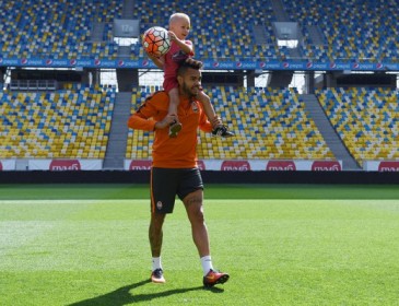 Степаненко і ще 3 гравців “Шахтаря” зіграли з дітьми у футбол на “Арені Львів”
