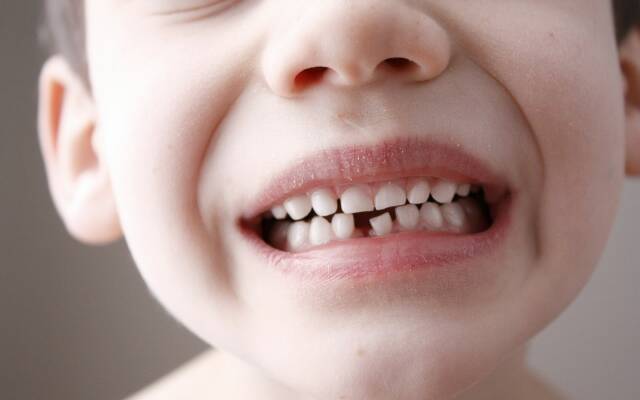Лікарі радять батькам зберігати зуби їхніх дітей. Ось навіщо …