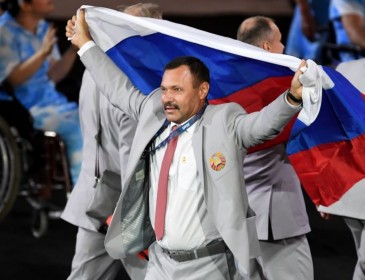Того, хто переніс прапор Росії на Паралімпіаді попросили покинути Бразилію