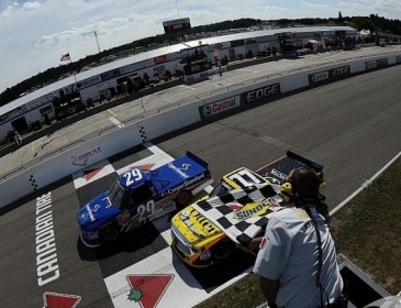 Пілоти NASCAR прикрасили гонку ефектною бійкою (відео)