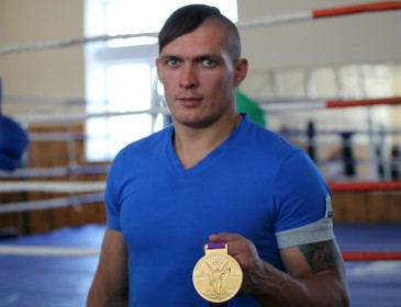 Олександр Усик хоче битися з російським чемпіоном