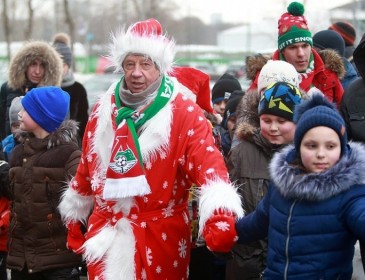 Колишній тренер “Динамо” прогулявся в костюмі Діда Мороза