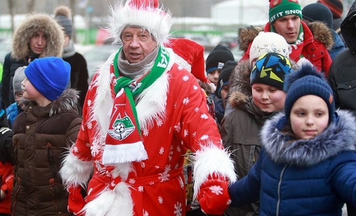 Колишній тренер “Динамо” прогулявся в костюмі Діда Мороза