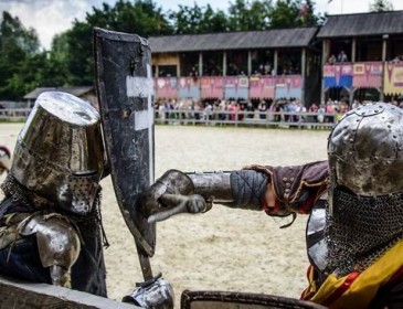 Тепер середньовічний бій  – вид українського спорту