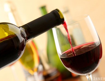 Навіть не подумали б: червоне вино може врятувати вас від серйозної хвороби