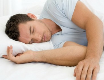 Вчені з’ясували, як сон на боці впливає на зір