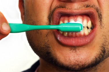 Вчені: зубна паста може продовжити життя людини на 6 років