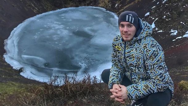 Олег Верняєв поплавав в озері при температурі нуль градусів