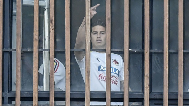 ФОТОФАКТ. Зірка “Реала” Хамес Родрігес показав журналістам середній палець
