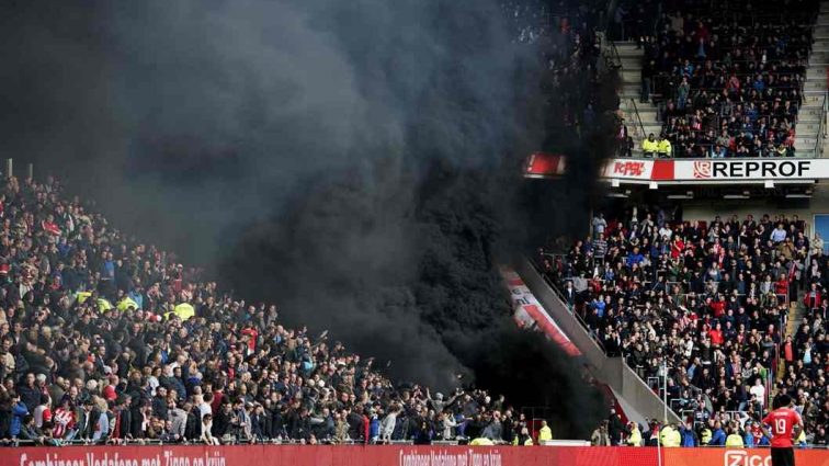 У Нідерландах стадіон затягнуло чорним димом: постраждали 15 людей