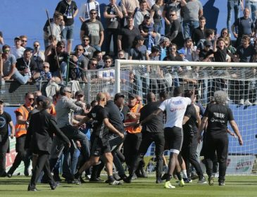 Вболівальники “Бастії” побили футболістів “Ліона” прямо під час матчу