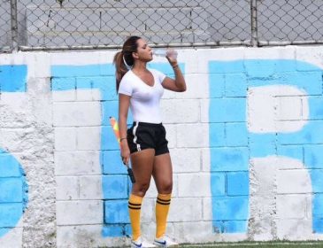 У Бразилії дівчина-арбітр відсудила матч без нижньої білизни