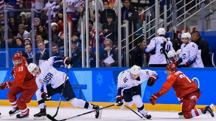 Американські та російські хокеїсти влаштували заміс на льоду