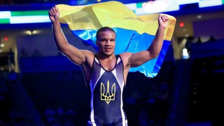 Українським спортсменам дозволили змагатись у Росії