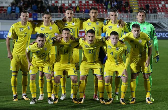 Збірна України з футболу відмовилася жити в “Москві”