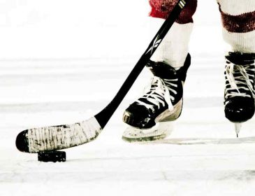 “Ще в п’ятницю грав і ніщо не віщувало біди”: 21-річний хокеїст помер після матчу