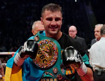 Українському боксеру Олександру Гвоздику вручили іменний чемпіонський пояс WBC