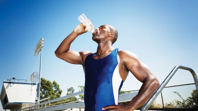В яких випадках при тренуваннях не варто пити воду, а в яких – це життєво необхідно?