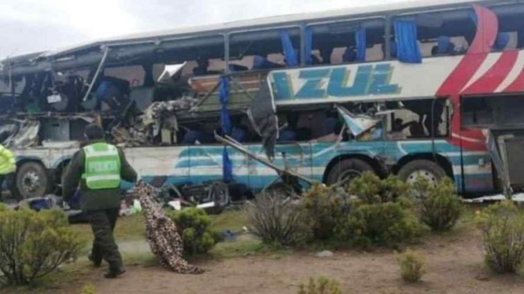 “Більше 13 загиблих”: Автобус із футбольною командою впав у 150-метрову прірву